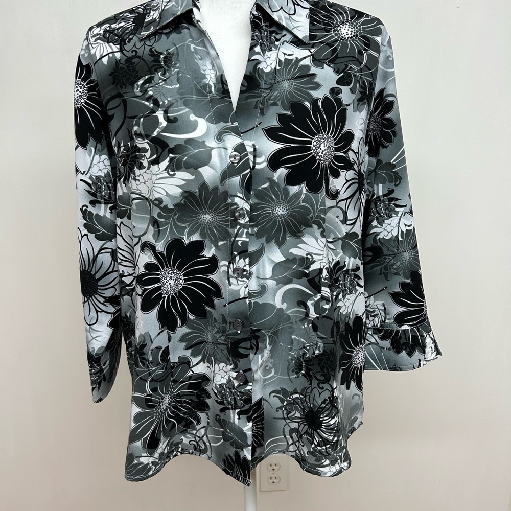 Floral Black and Gray Women's Top Size Large